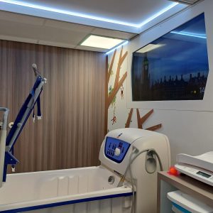 De behandelkamer waar de wondzorg bij jonge patiënten gedaan wordt - Maasstad ziekenhuis